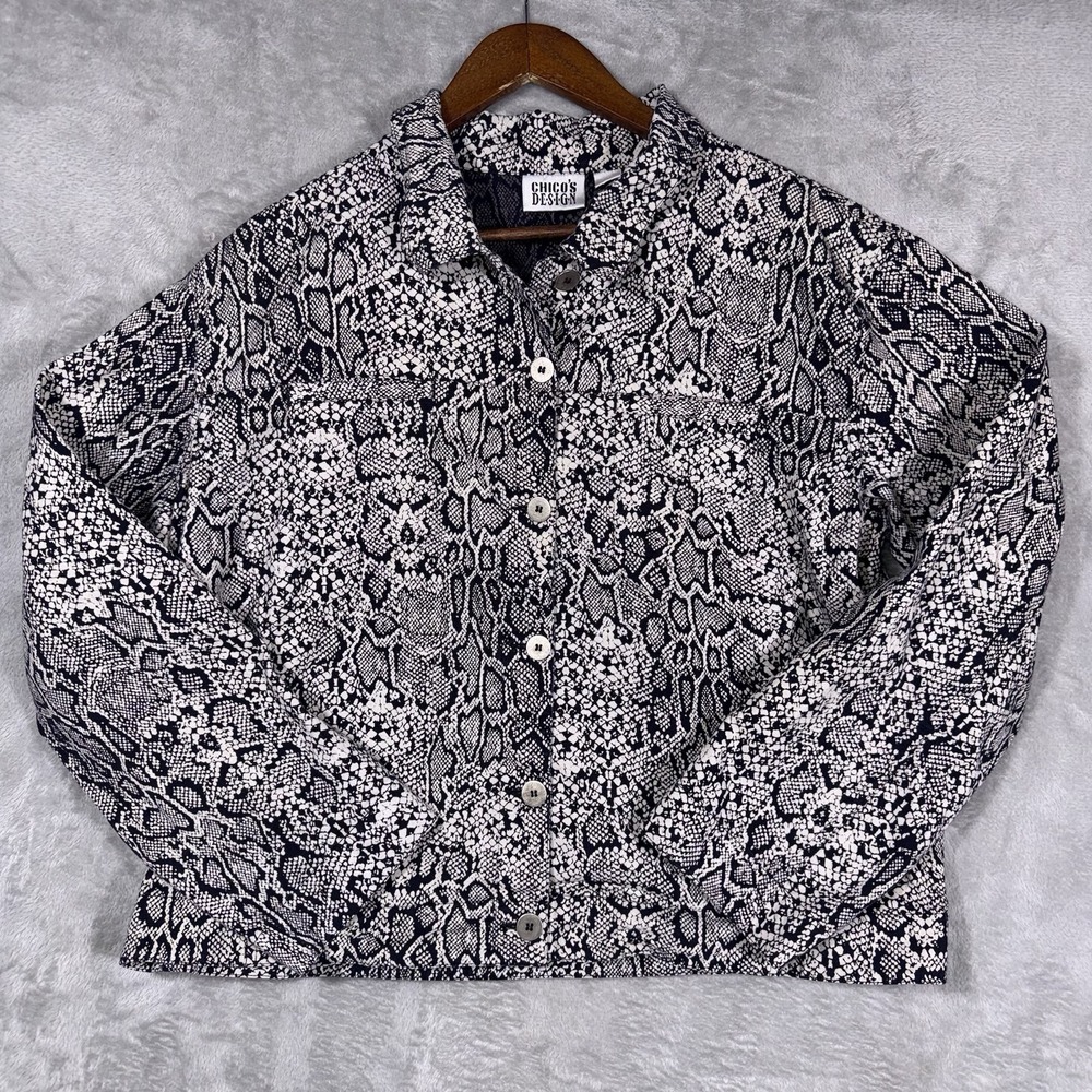 Chicos Design Snake Print Jacket Size 3 Lightweight Stretch Trucker Button Up